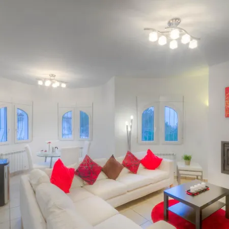 Casa Modena - By Aldertons