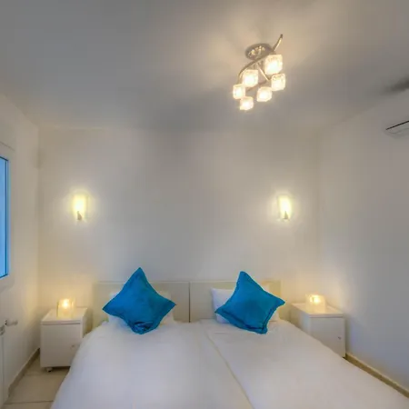 Casa Modena - By Aldertons Villa